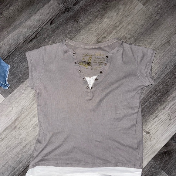 Derek Heart Light Gray Short Sleeve Top - Picture 1 of 4